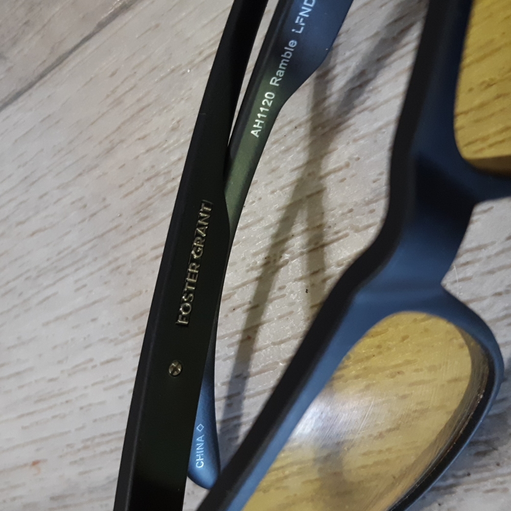 Foster Grant Black Plastic Frames - image 3